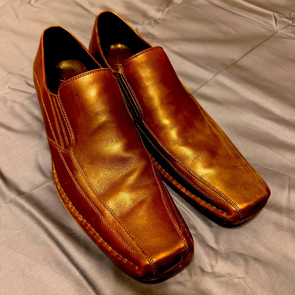 Kenneth Cole brown loafers
